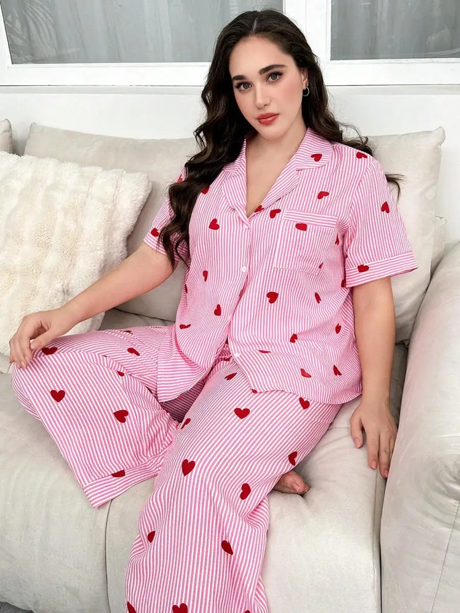 

Розовый пижамный комплект с полосатым принтом в виде сердец, с отложным воротником и короткими рукавами, для женщин