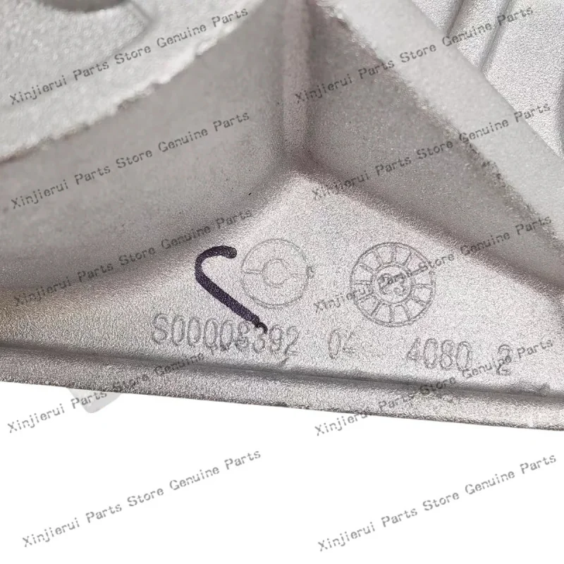 SDEC SAIC T60 Haige Yuejin Yutong Shangchai R VM engine S00008392+04 power steering pump bracket S00008392 C00093509