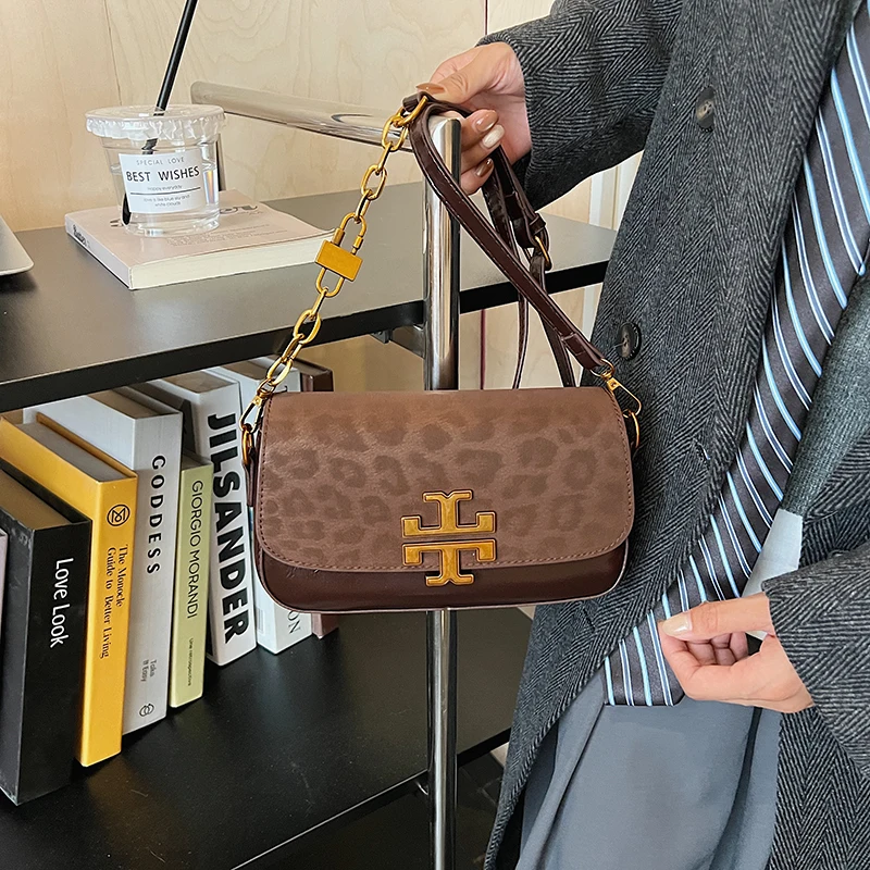 

Trendy Women Tote Bag Large Capacity Canvas Material Fashionable Pattern Reinforced Handles Ideal for Shopping Office Daily