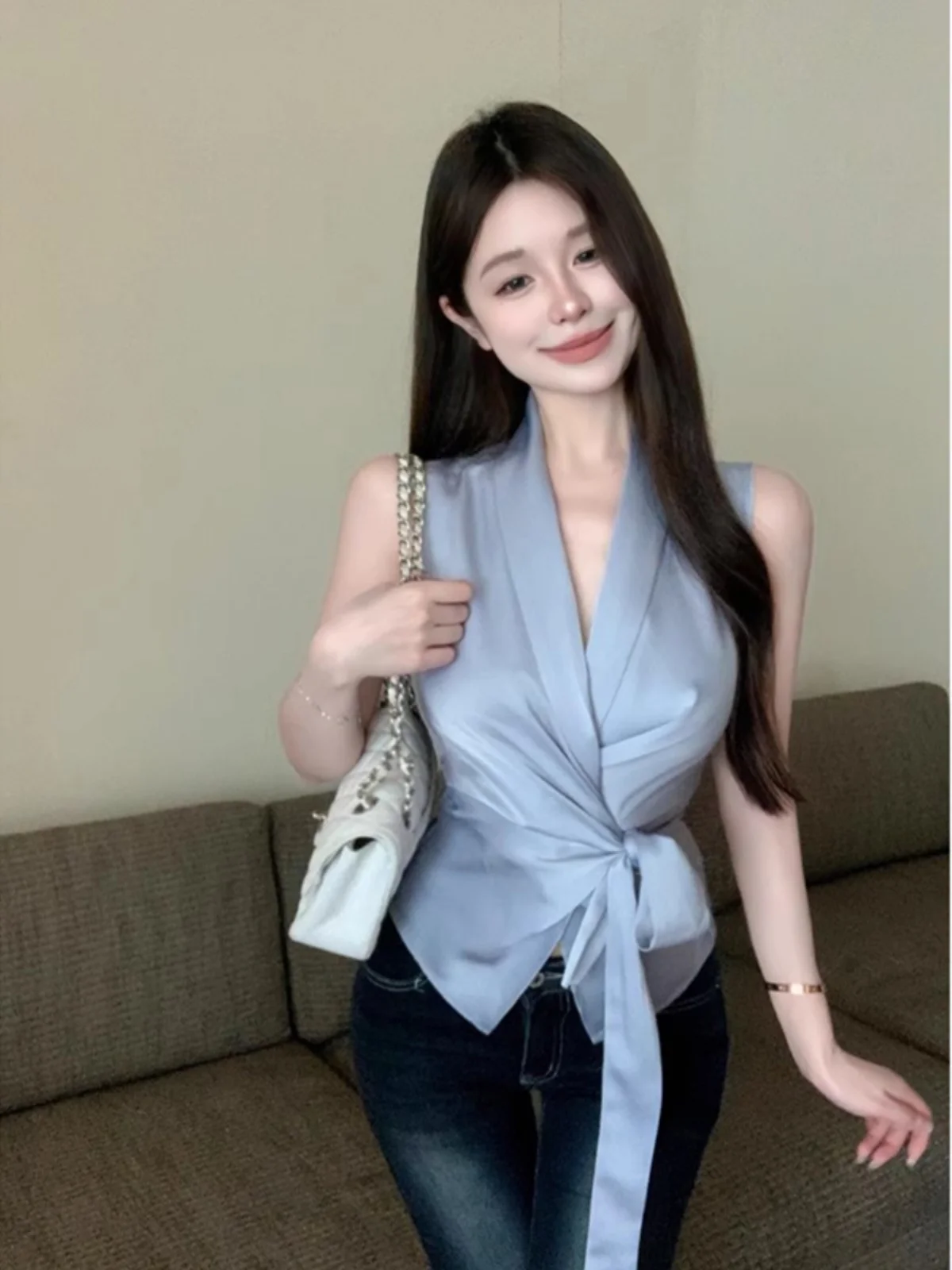 

Chic Korean Style Sleeveless Shirt Women's Summer 2024 Slim Fit V-Neck Tied Personality Sweet And Spicy Top