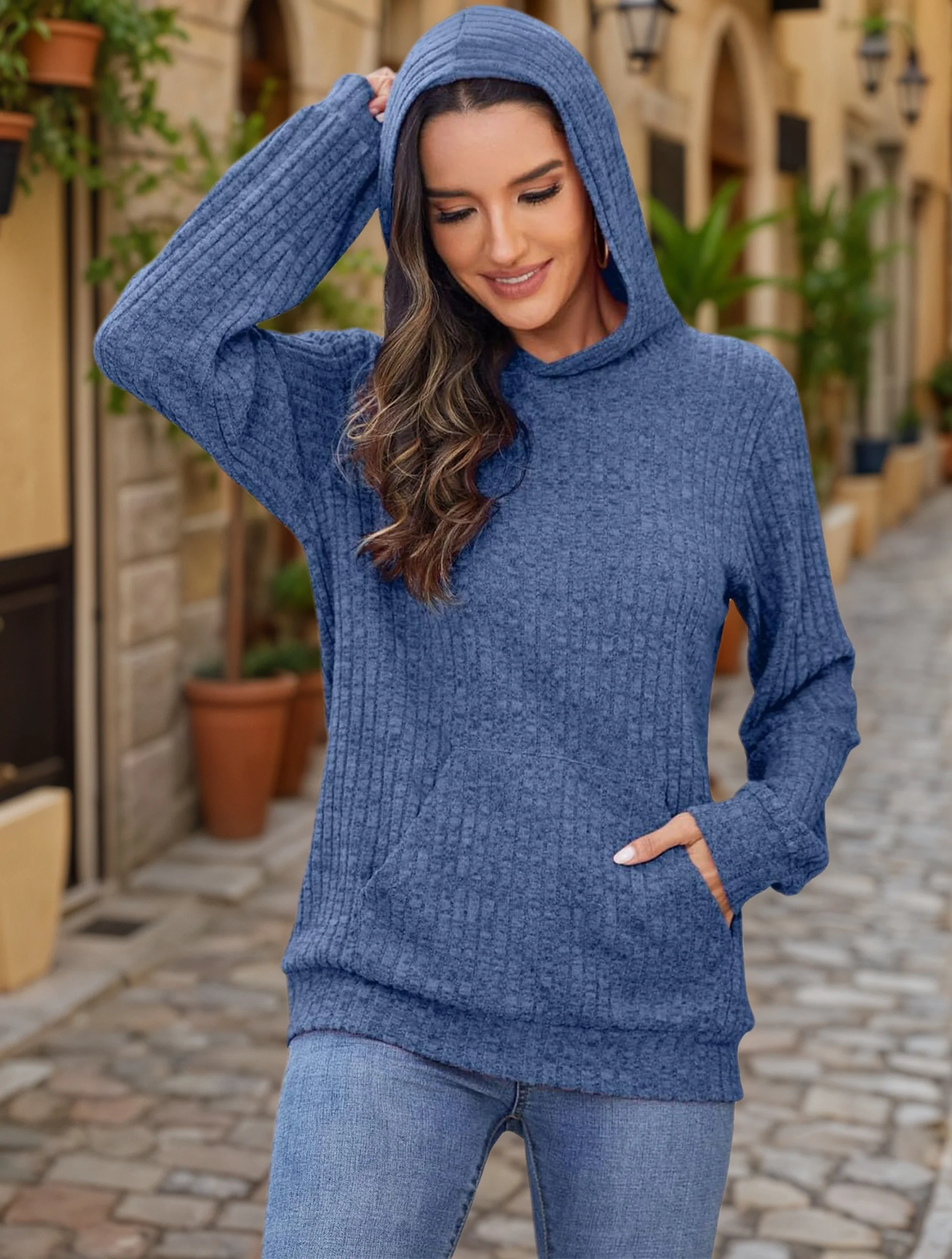 سويت شيرت نسائي كاجوال بأكمام طويلة وغطاء للرأس بلون سادة مع جيوب