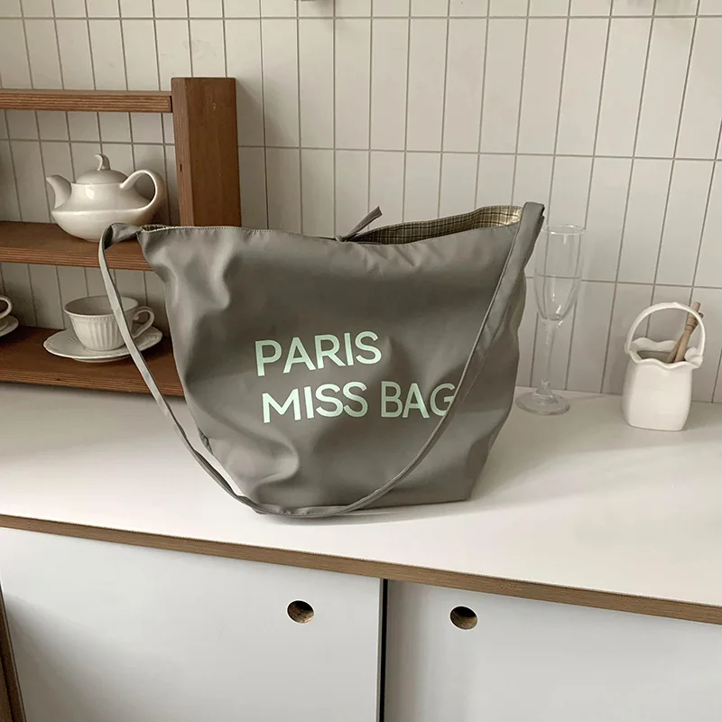 Fotografia 5: Uma bolsa crossbody multicolorida para primavera e verão, uma bolsa para compras, uma bolsa de ombro de grande capacidade para deslocamento