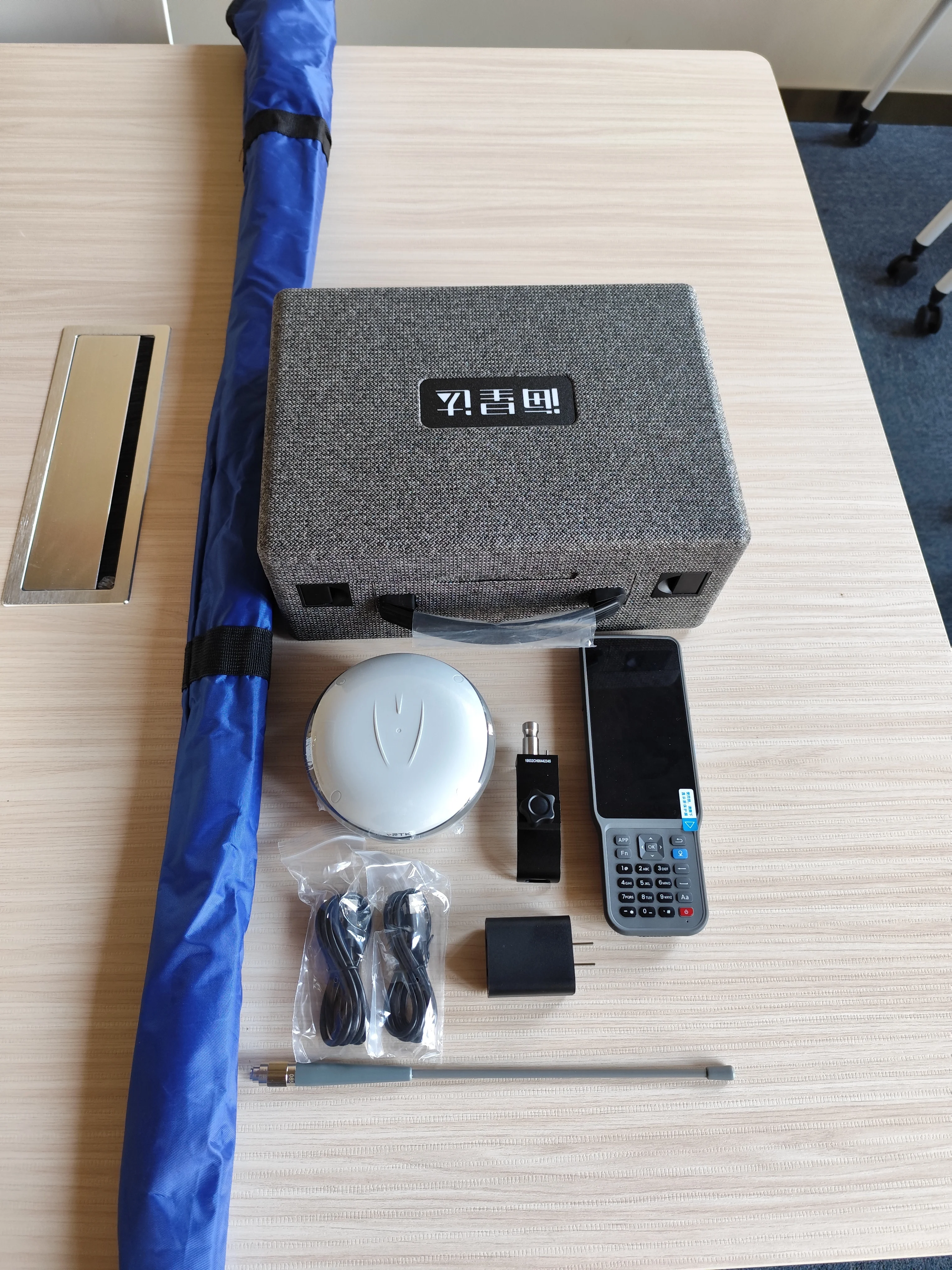Hi-target VRTK2 GNSS RTK GPS VRTK Rover And Cheap Land Surveying Equipment GPS RTK