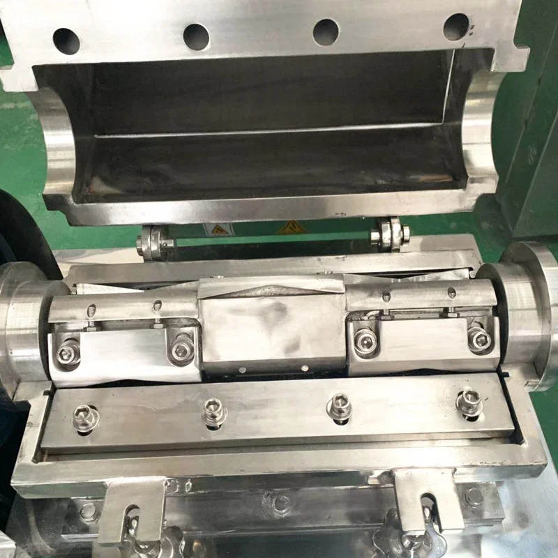 【Best-selling】Fully Automatic Pulverizer Pepper Chili Spices Seasoning  Olive Coarse Crusher Crushing Machine