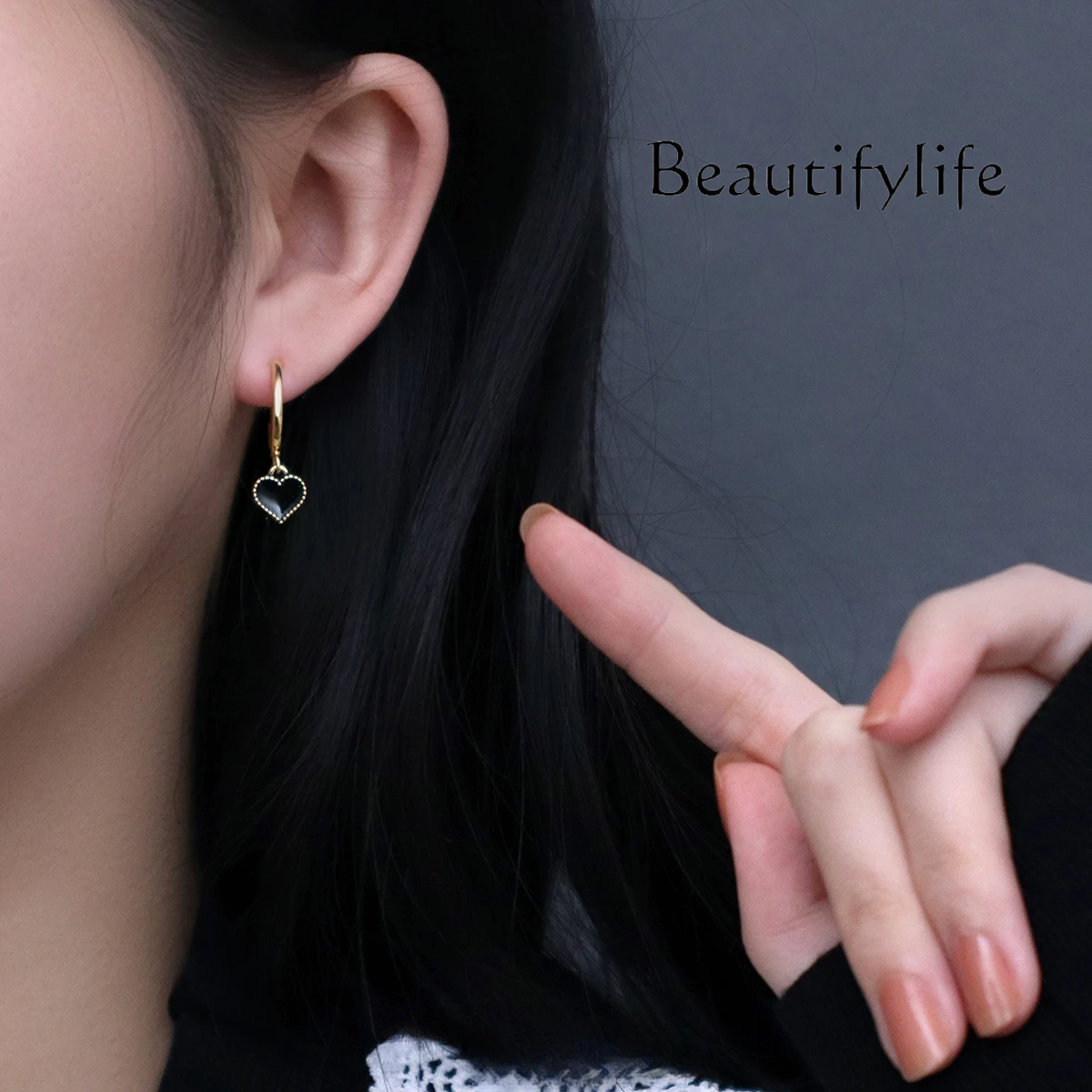 Love circle ear clips without ear holes Women's new autumn and winter earrings Black niche design without holes