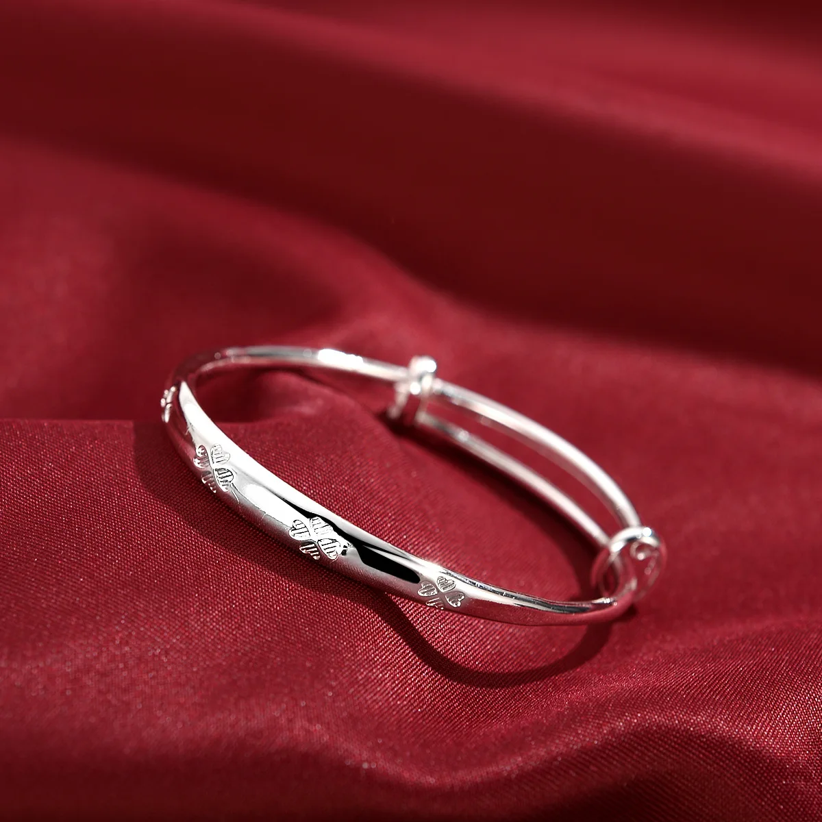 

New 925 Sterling Silver Charm Lucky Four-Leaf Clover Bracelets Bangles For Women Fashion Party Wedding Jewelry Adjustable Gifts