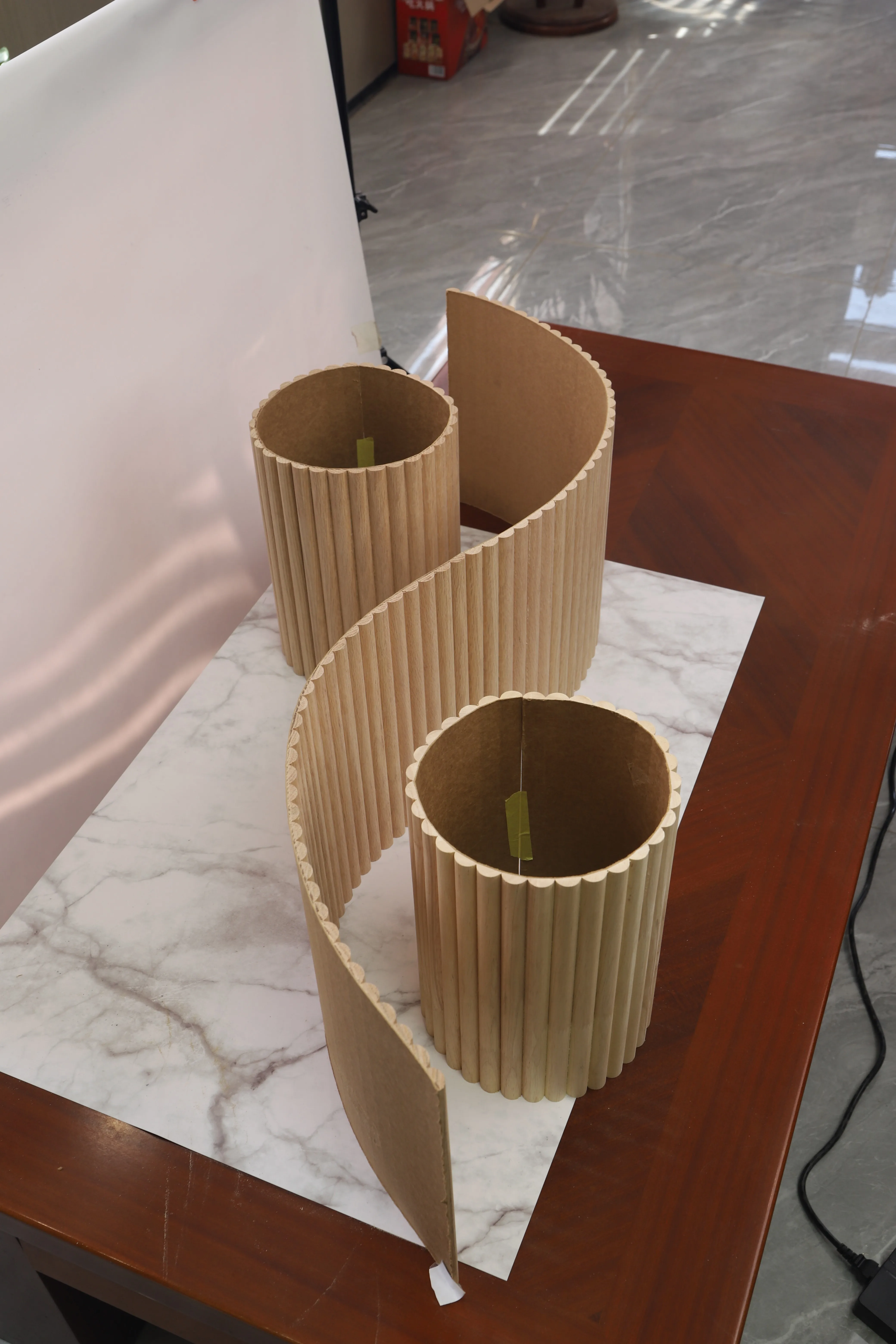 Flexible and bendable wall decoration with high-quality and durable solid wood curved panels for modern furniture