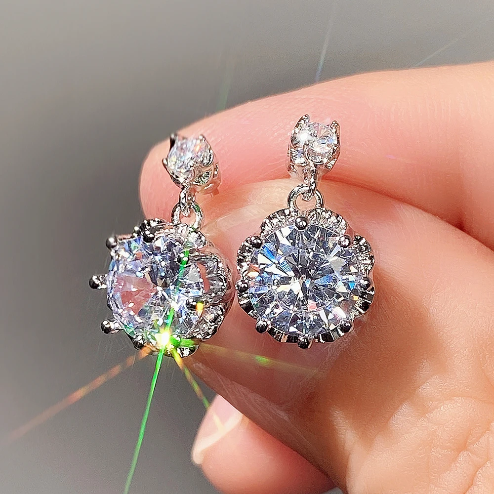 Huitan Nowe Modne Damskie Kolczyki Srebrne z Białymi Kamieniami CZ Eleganckie Dodatki Wszechstronny Design Biżuteria Modowa Hurt — zdjęcie 6