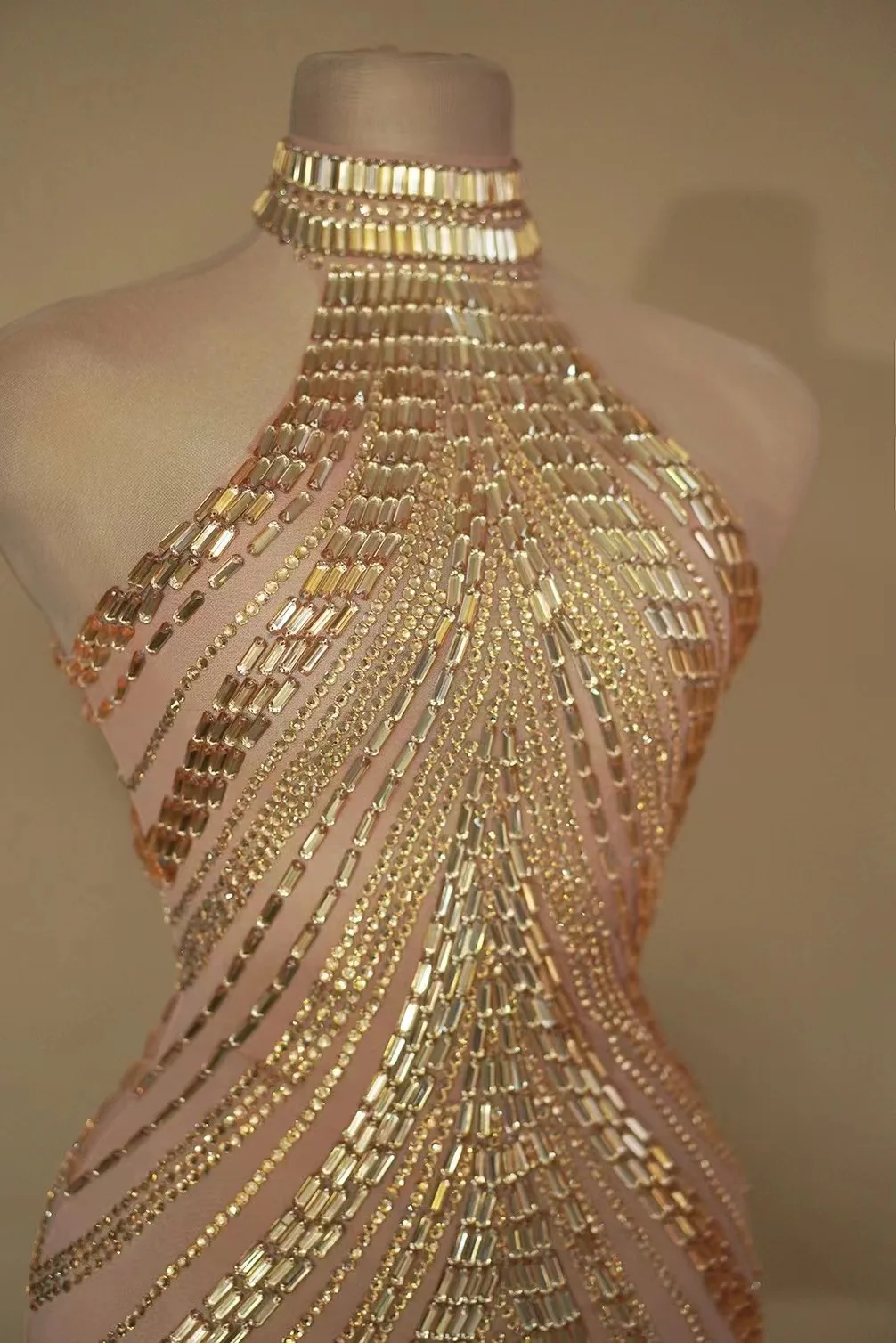 Abito corto con collo a catena tempestato di diamanti rossi per donna, discoteca di lusso, bar, performance sul palco, ballo di fine anno, festa speciale di compleanno