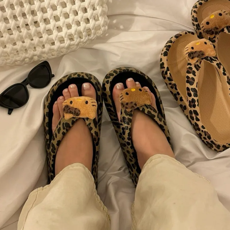 Sanrio Hello Kitty Flip-flops Hot Girl Leopard Print Sweet Girl Summer New Outer Wear Thick-soled Non-slip Sandals Beach Shoes