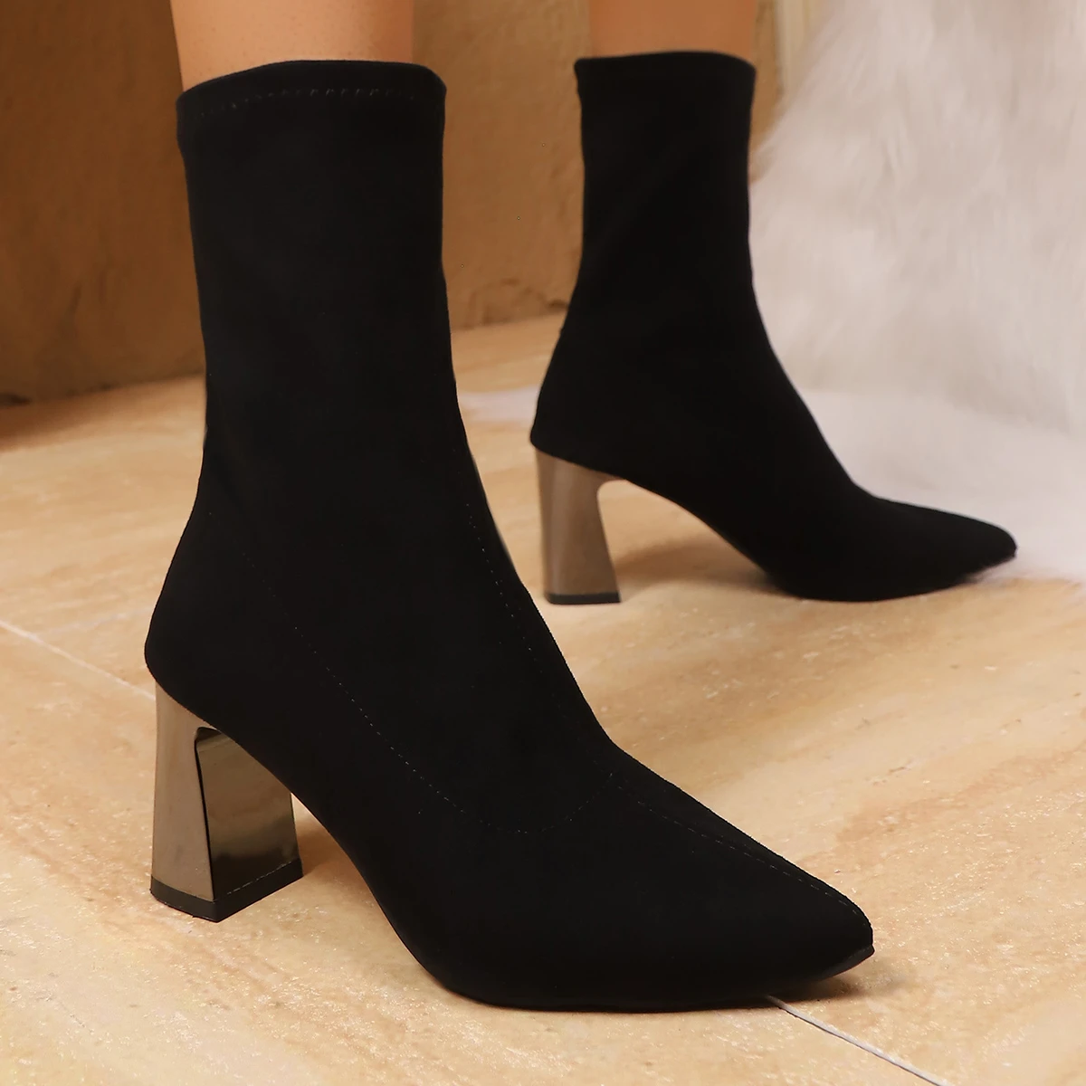 2025 herbst Winter Gestrickte Stretch Stoff Socken Stiefel Frauen Niedrigen Ferse Kurze Stiefel Spitz Weibliche Ankle Booties Größe 43 – Detail 2