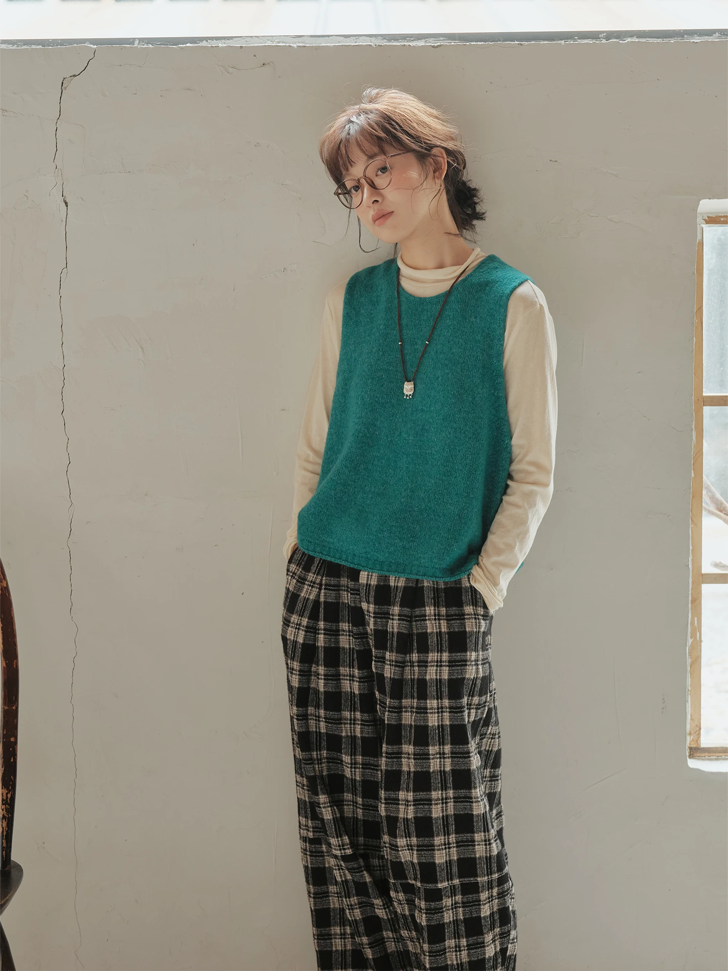 

Женский вязаный жилет из шерстяной смеси с круглым вырезом, в отличном состоянии, для повседневной носки, как базовый слой, скрывающий недостатки фигуры, осенний.