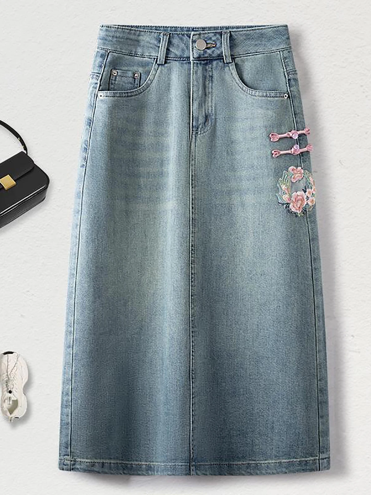 

Элегантная джинсовая юбка А-силуэта с вышивкой и высокой талией для женщин, лето 2024: стильная, стройнящая, универсальная, с разрезом