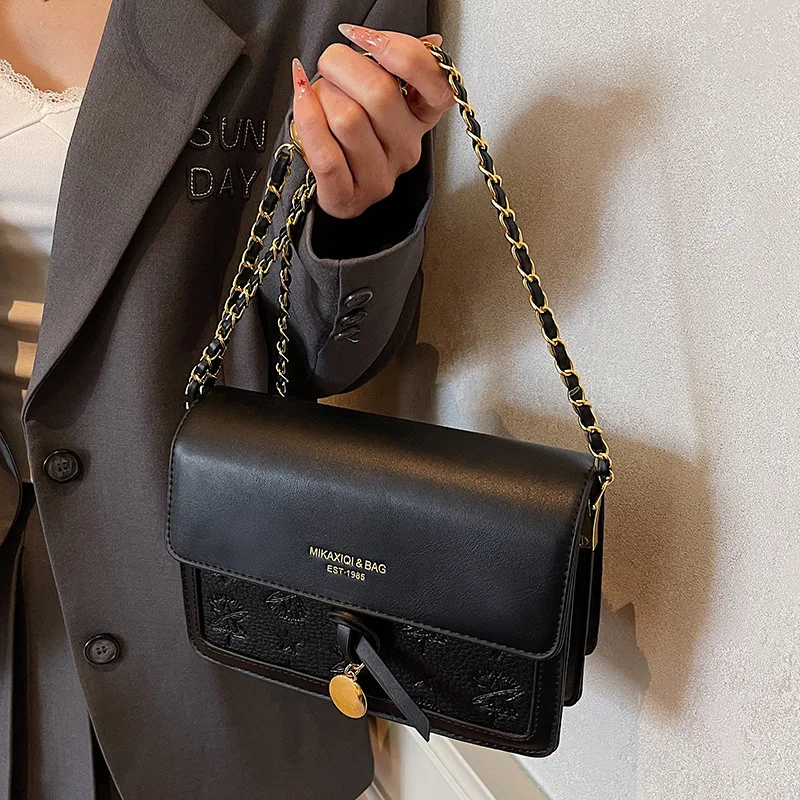 

Fashion Korean Luxury Handbags Released in 2025: Embossed Small Crossbody Bag - Delicate Texture, Versatile Accessories
