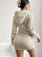 Robe élégante à capuche et bretelles pour femme, à manches longues, imprimé lettres, couleur unie, avec jupe à taille élastique, longueur mini-jupe 2