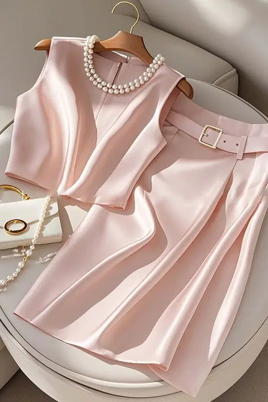 

2024 Summer Sleeveless Dress Set for Women Elegant Salt Style 2-Piece Outfit Soft Mature Look with High-End Minimalist Design