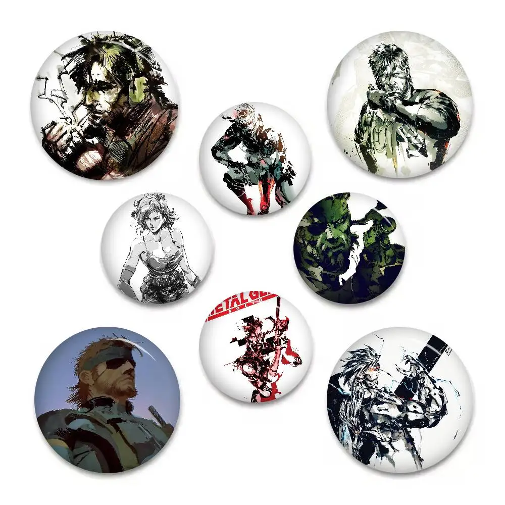 Broche de hojalata hecho a mano con icono de figura de anime adorable de Metal Gear Solid MT para mochila, ropa, adorno de pecho, regalos