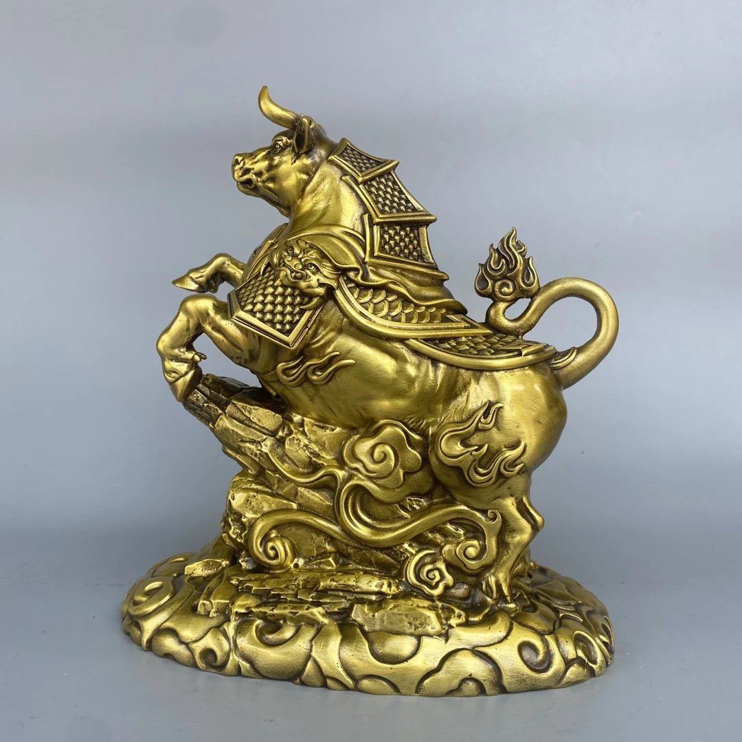 Pure Copper 'Bull's Charge' Sculpture - Exquisite Heavyweight Desktop Figurine for Study, Bedroom, or Meditation Room Decor