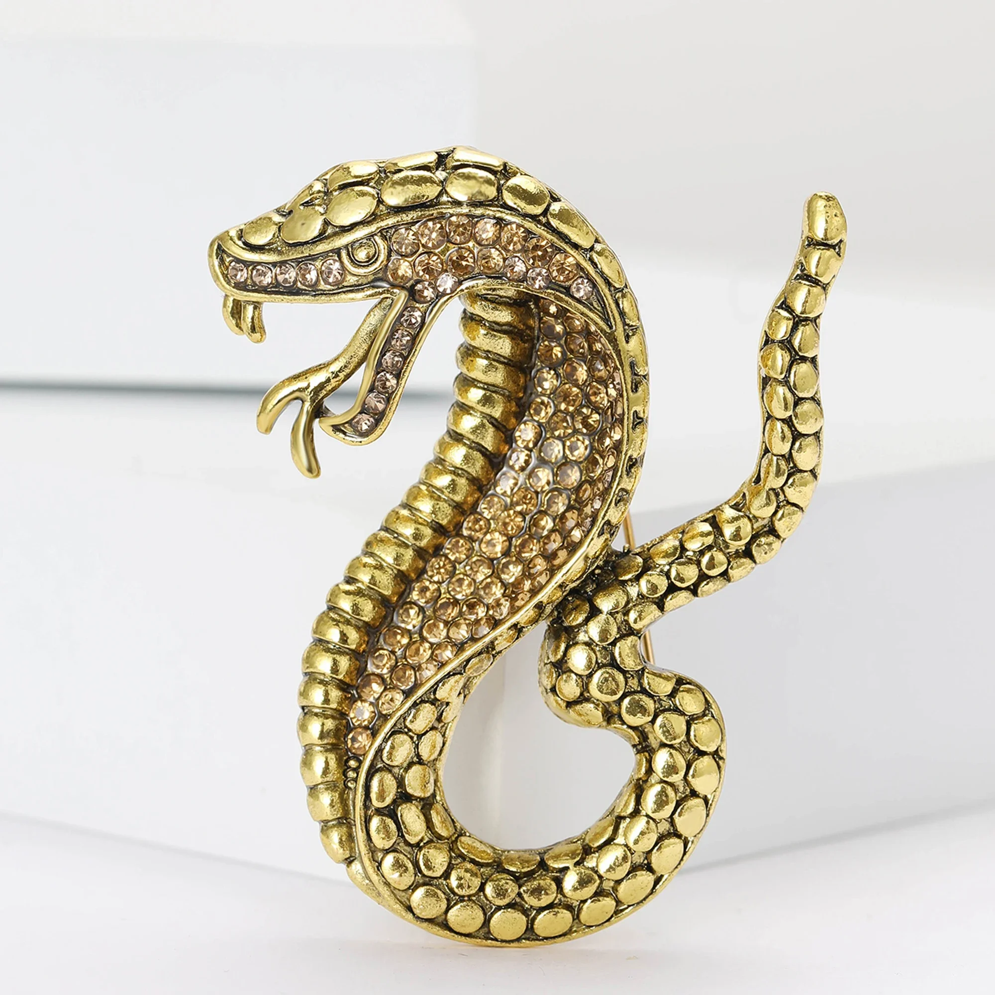 Trendy Rhinestone Cobra Brooches for Women Enamel Snake Pins Office Party Friend Gifts Jewelry Accessories