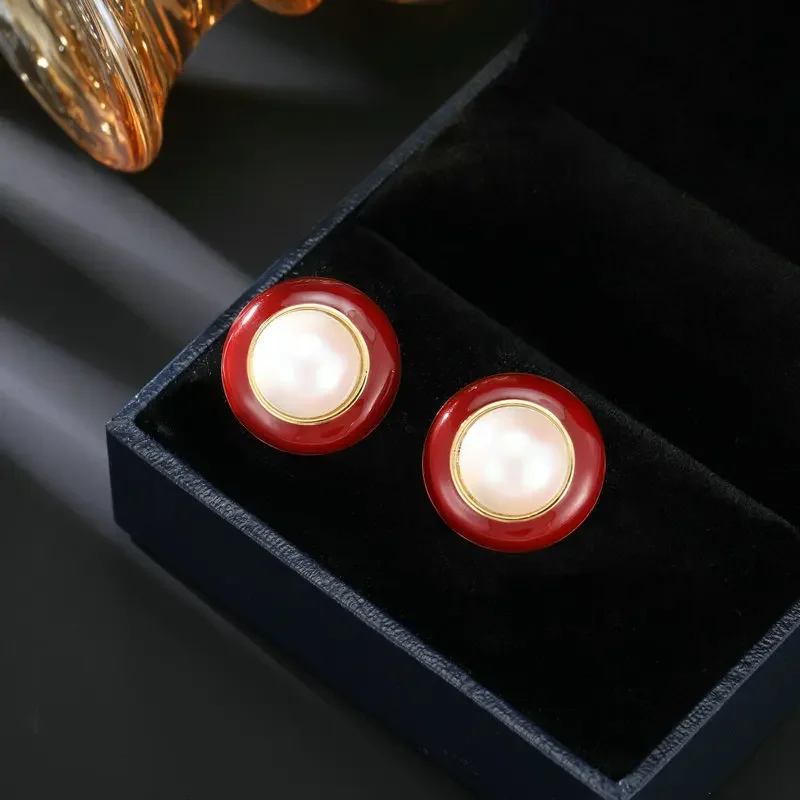 

Элегантные и элитные геометрические круглые серьги, возлюбленные красные геометрические серьги-гвоздики в стиле ретро.