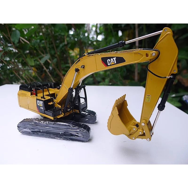 

Diecast CCM 1:48 Scale Carter CAT 349E L Excavator High Detail Alloy Excavator Car Model Collectible Toy Gift Souvenir Display