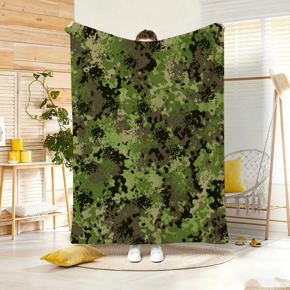 Military style Camouflage Throw Lightweight 310g Flannel Blanket Soft Skin-friendly for Summer Cooling