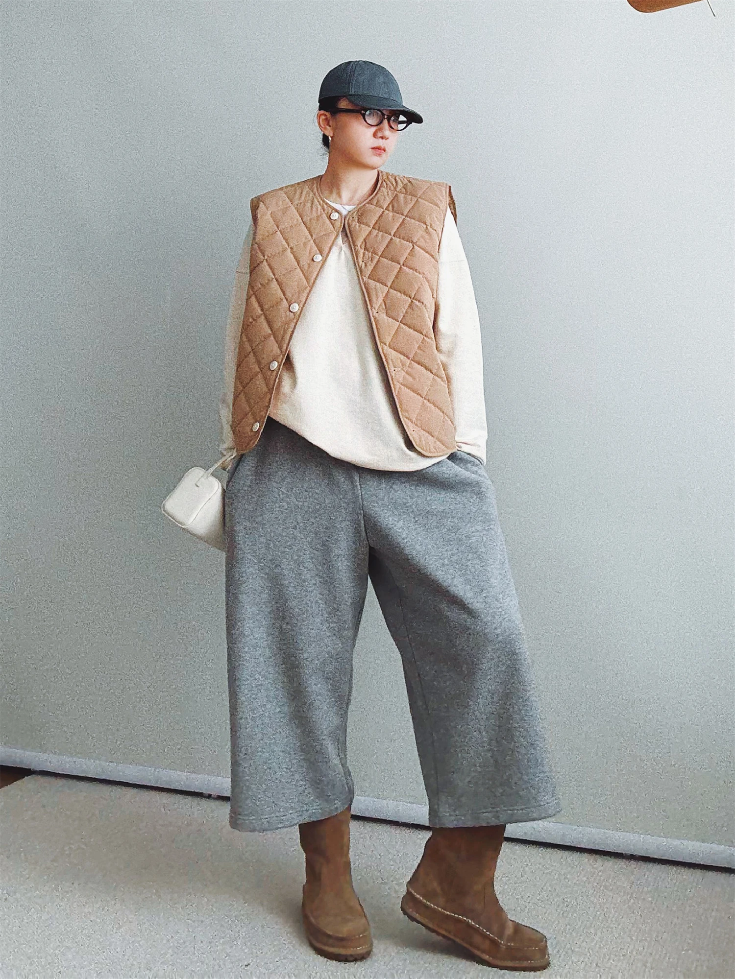 

Классический жилет с ромбовидным узором без подкладки, с круглым вырезом, женский, зимний, из полиэфирного волокна, теплый, с внутренней подкладкой.