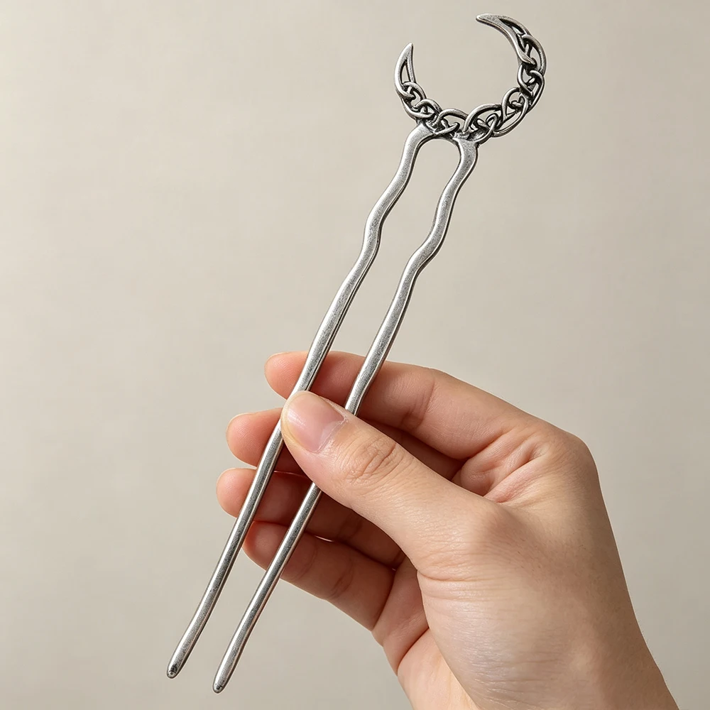 Women Accessories Chain - 1個入り、ヴィンテージ風チェーンと三日月型のU字型ヘアフォーク。アンティークシルバーの金属製で、ゴシック調のウィッカ風ヘアアクセサリー。女性用、ロングヘアに。