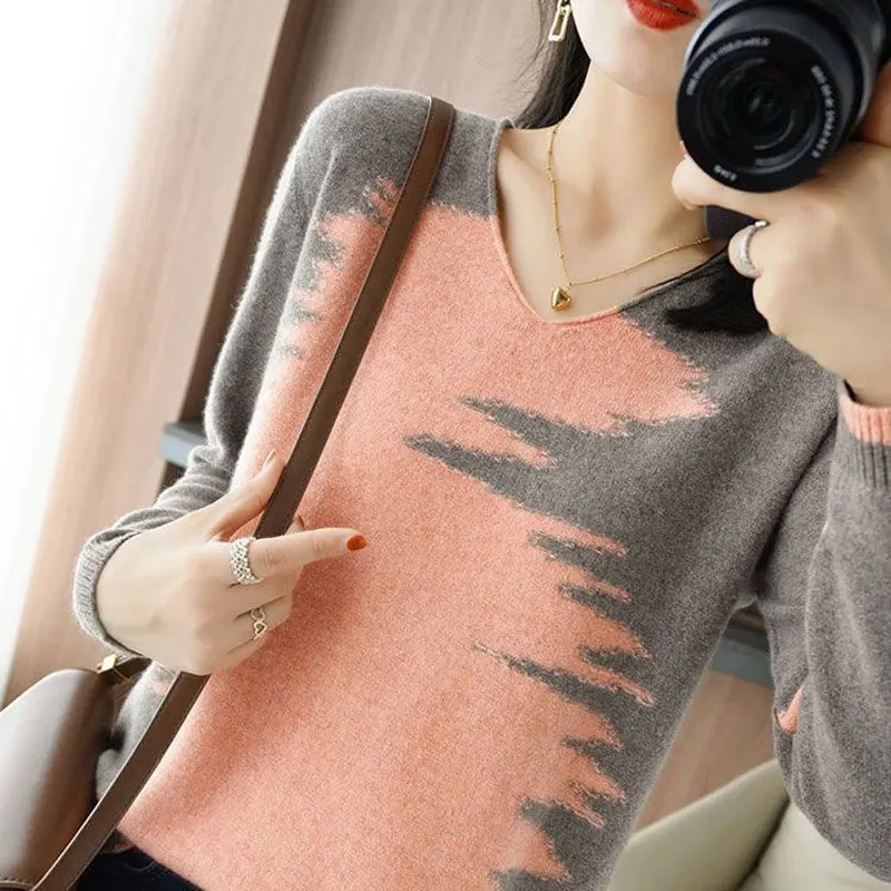 Fashion Contrasting Colors Patchwork Sweaters Female Clothing Elegant V-Neck Loose Spring Autumn New Long Sleeve Knitted Jumpers