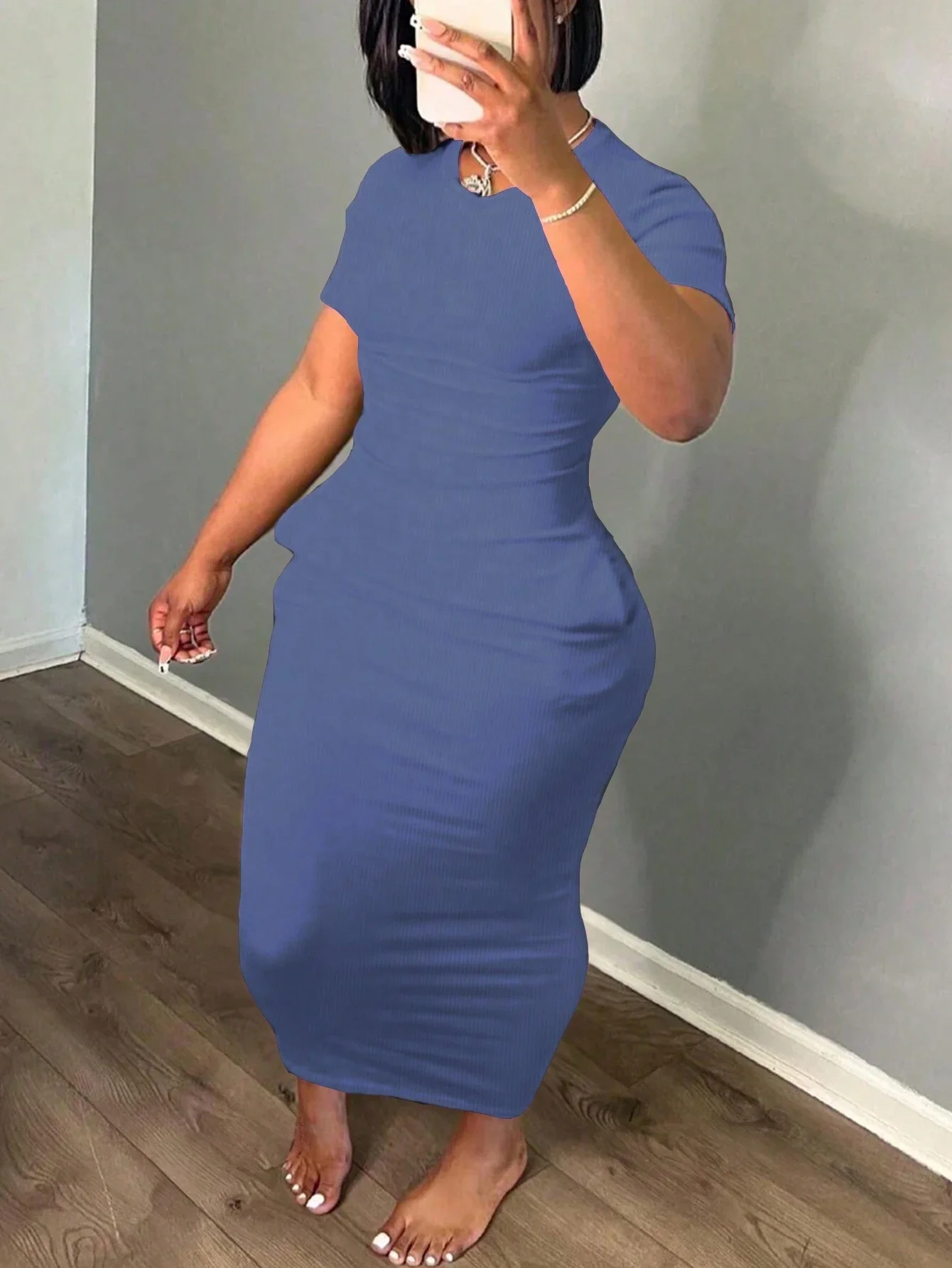 

Plus Size Women Summer Solid Color Round Neck Short Sleeve Fitted Pocket Casual Dress