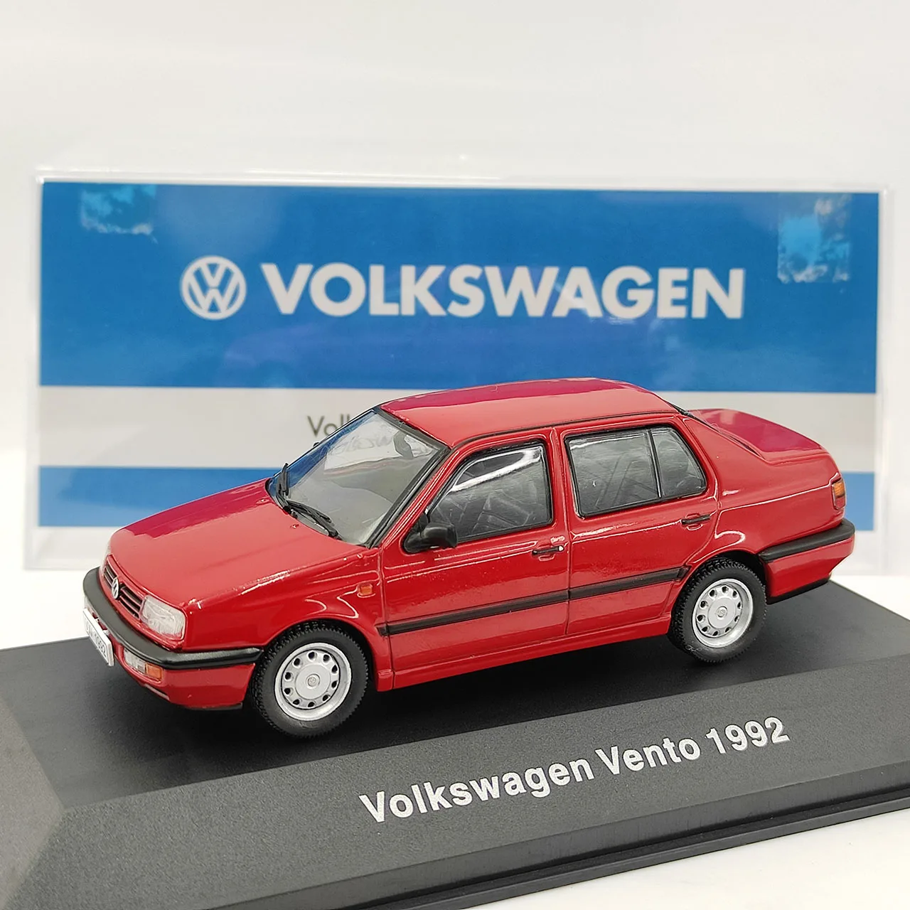 

Defective Diecast IXO 1:43 Scale VW Vento 1992 Sagitar Alloy Car Model Collectible Toy Gift Souvenir Display Ornament