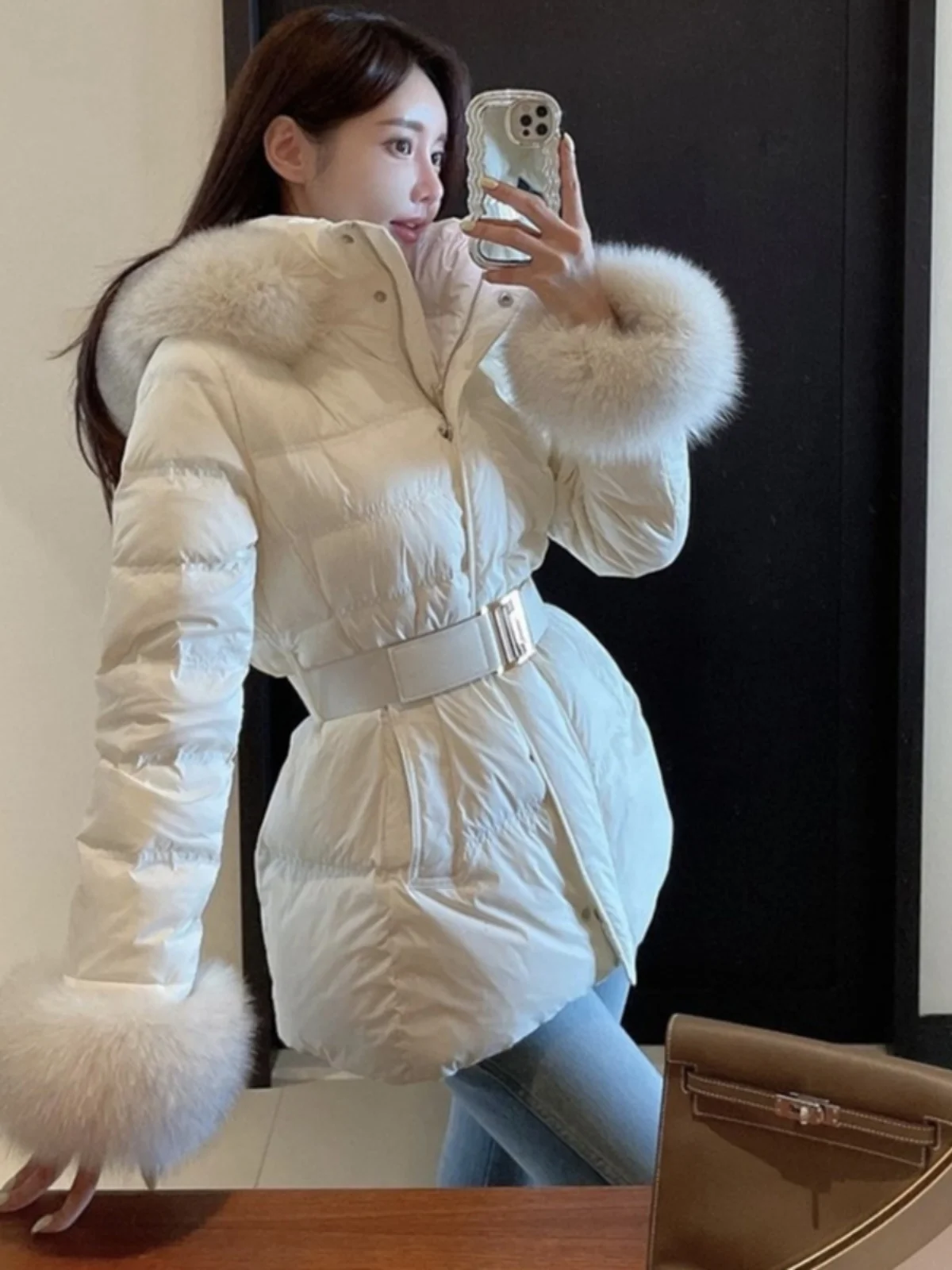 

Новое поступление, женская куртка-пуховик с капюшоном Thi White Du down, большой меховой воротник, модная корейская версия для поездок на работу...