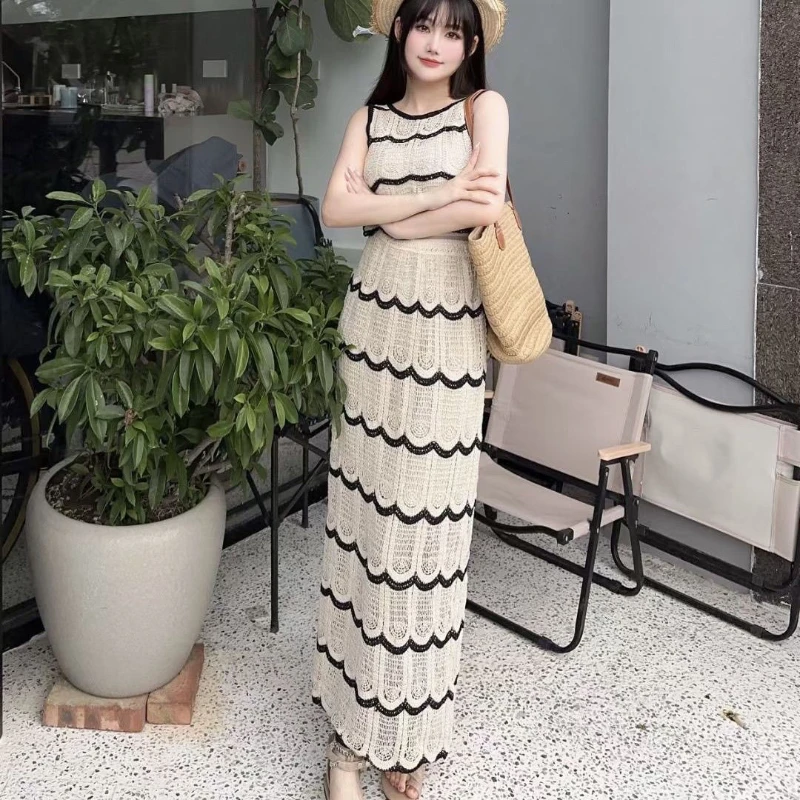 Bohemian Holiday Wind Wave Pattern Hook Flower Hollow Contrast Knitted Vest Female High Waist A-shaped Skirt Two-piece Suit