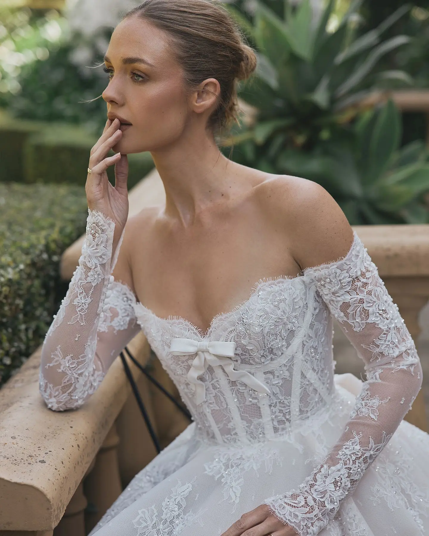 Sheer Fairy Wedding Dress Elegant A-Line Off Shoulder Tulle Sweetheart Pearls Bowknot Corset Dubai Bridal Gowns SW576 Customized