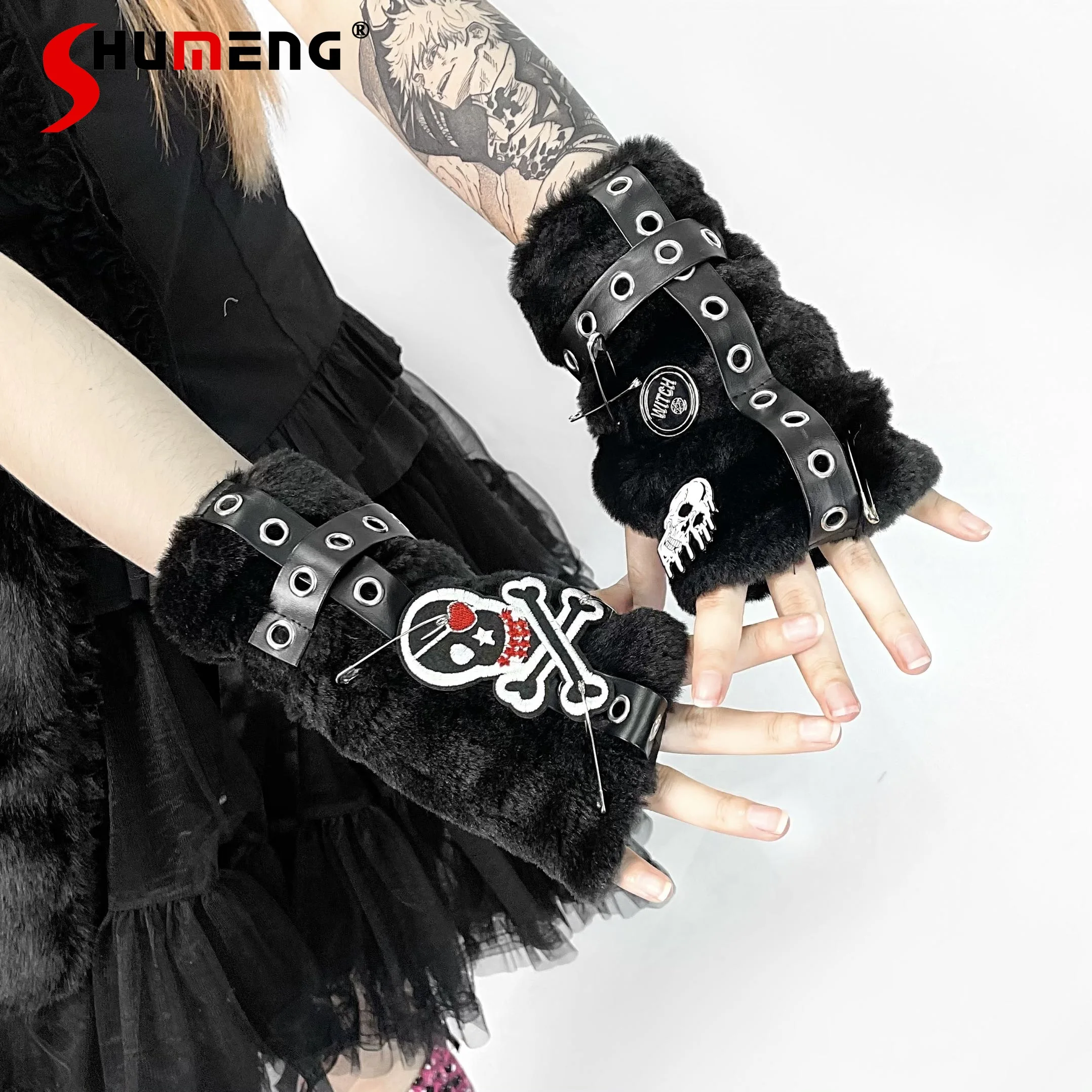 

Original Design Harajuku Furry Skull Patch Five Finger Oversleeve Hot Girl Autumn Winter Streetwear Fashion Y2k Black Gloves