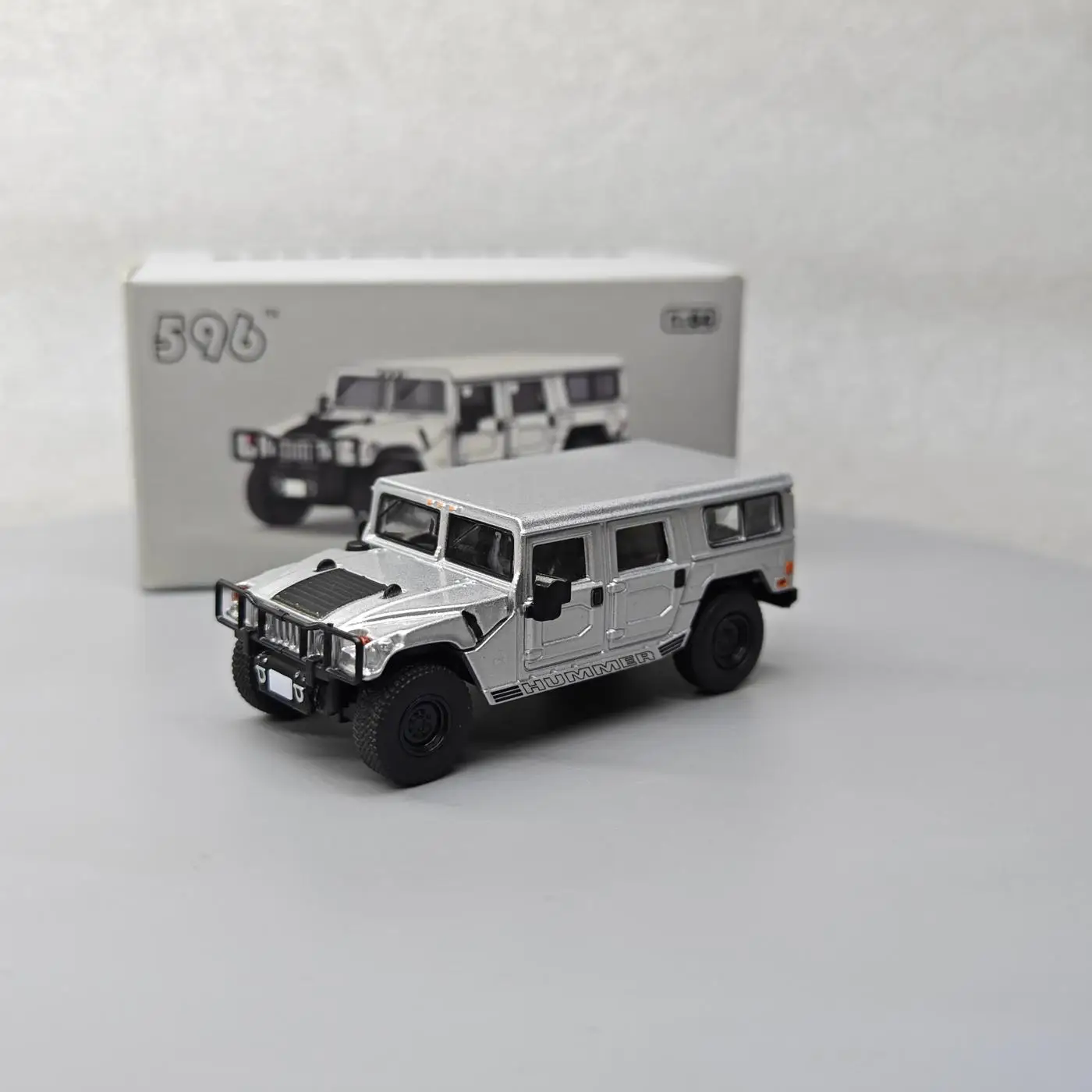 

596 1:64 Hummer H1 Silver