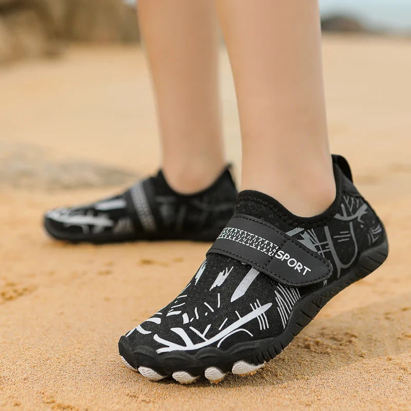 Sapatos infantis de natação de secagem rápida, sapatos de água antiderrapantes, calçados esportivos respiráveis ao ar livre, as últimas, 2024