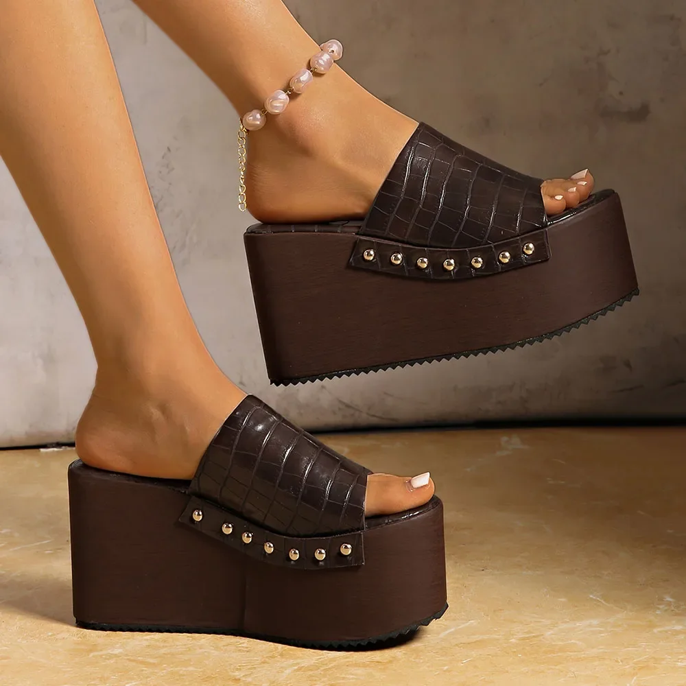 2025 Summer New Rivet Chunky Platform Wedges Women Mules Sandals Punk Thick Sole Slipper Sandals High Heels Sandales Femmes