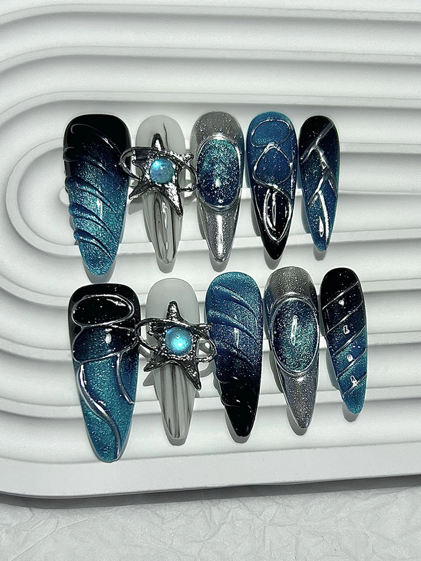 10個のロックパンクスタイルの手作りプレスオンネイルy2k甘いクールなスパイスガールズヘビーメタルフェイクネイル取り外し可能