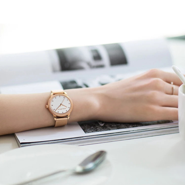 UTHAI CQ54 カジュアルでファッショナブルな女性の腕時計防水ダイヤモンド象嵌クォーツ時計ライト高級時計ギフト腕時計女性のための