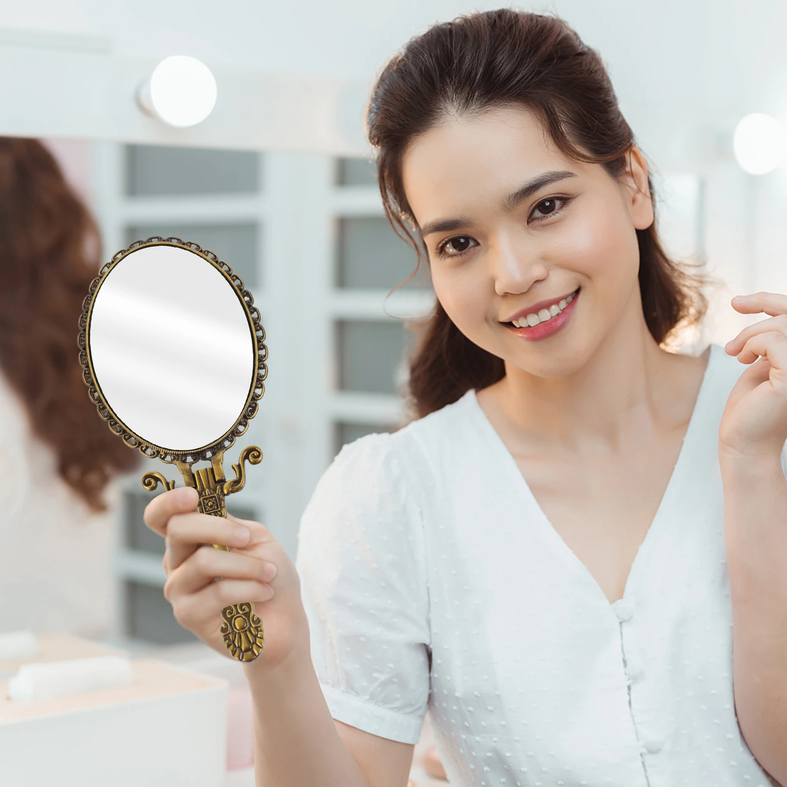 

Stylish Compact Handheld Makeup Retro Travel Vanity for Women Girls Perfect Gift Zinc Alloy Portable Bathroom Camping