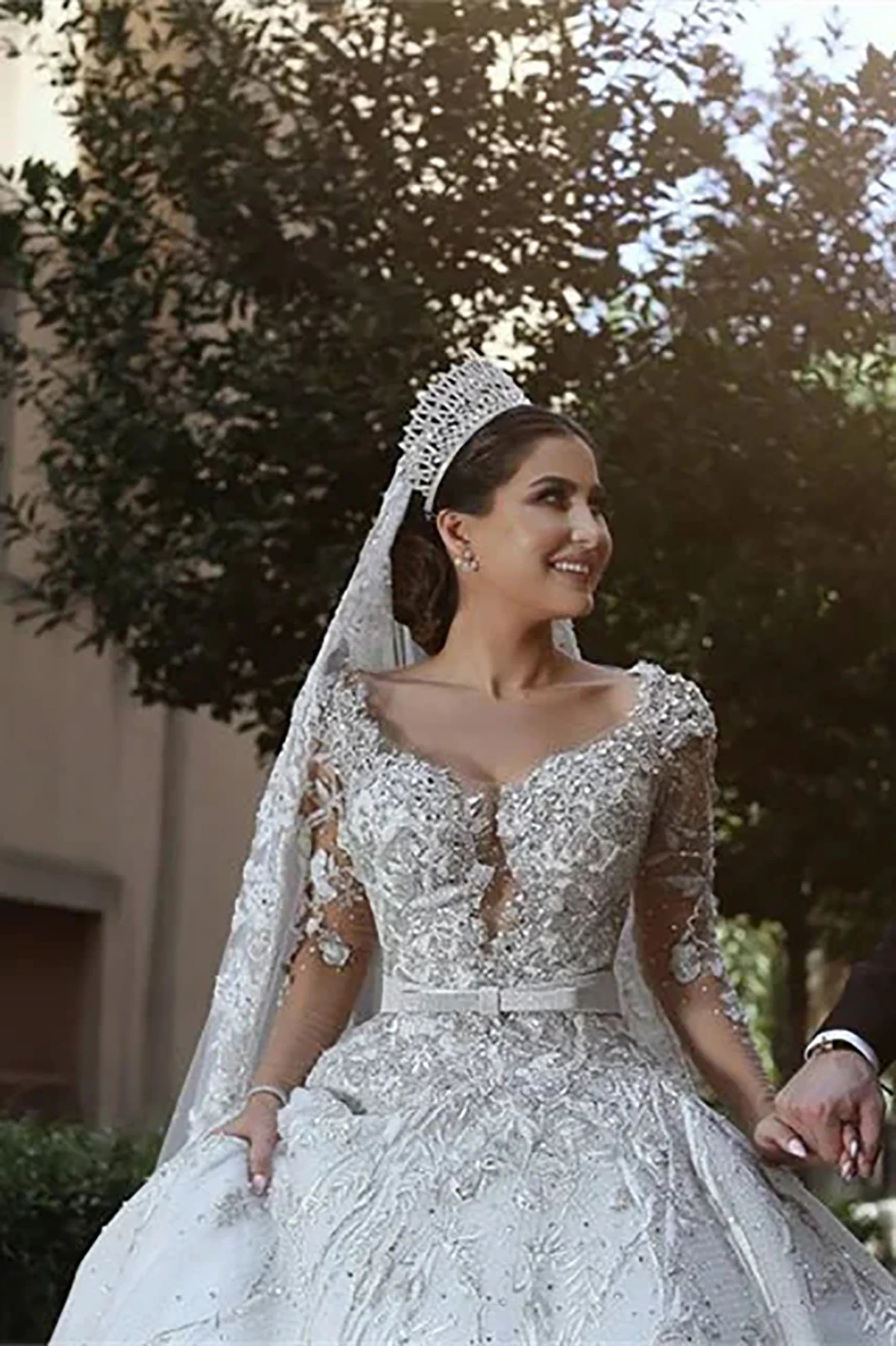 Vestido de fiesta de moda, vestidos de novia con escote en forma de corazón, mangas largas, apliques de encaje, vestidos de novia personalizados con cordones en la espalda, bata de tren de barrido