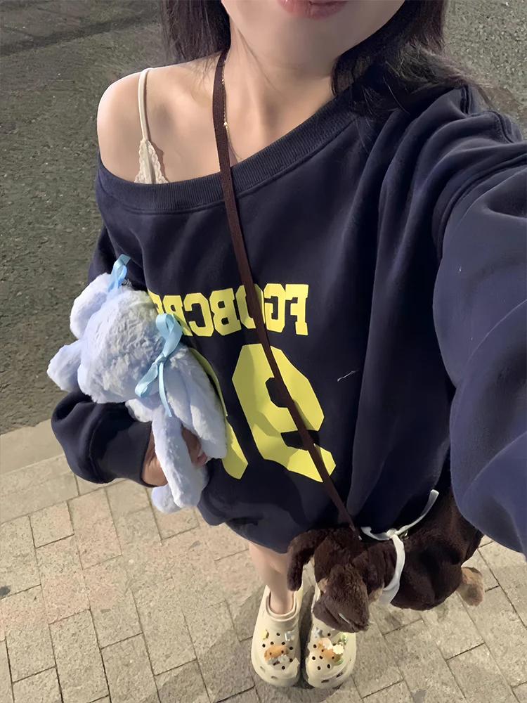 

Американский стильный свитшот с открытыми плечами и капюшоном для женщин, осенне-зимний, уличный стиль, модный топ