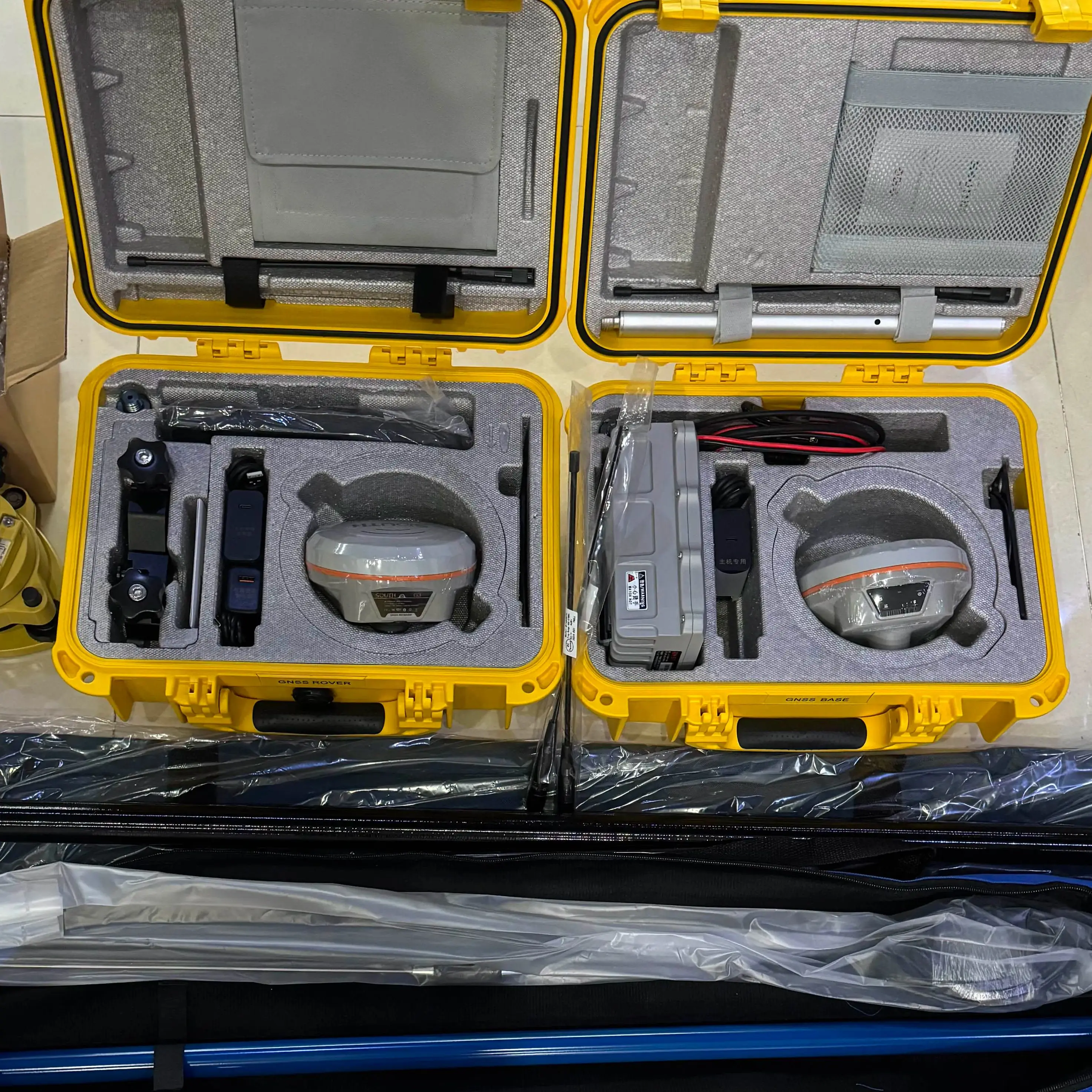 SOUTH G3 1598 Channels High Accuracy GNSS RTK for Differential Land Survey GPS RTK, Lighter and Faster, IMU for Tilt Survey