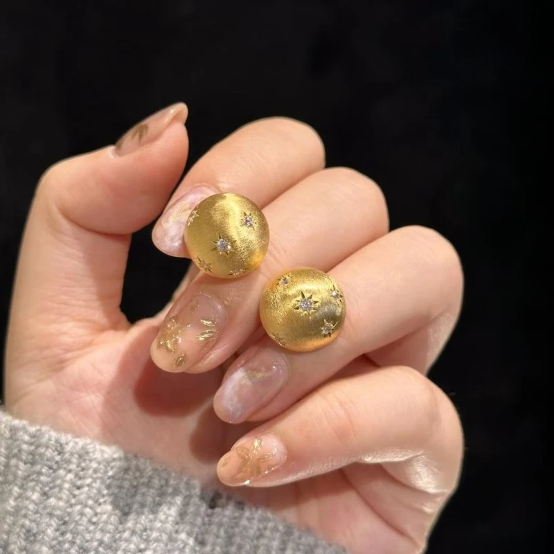 

Europe and the United States hot vintage hand-drawn star-stud earrings micro-inlaid cat eye mercerized star lady holiday gift