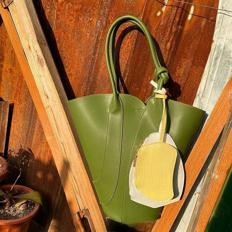 2026 New Art Trend Ornaments with Bags Cross-border Simple Bucket Bags Portable Underarm Tote Bags Women Temperament Commuting