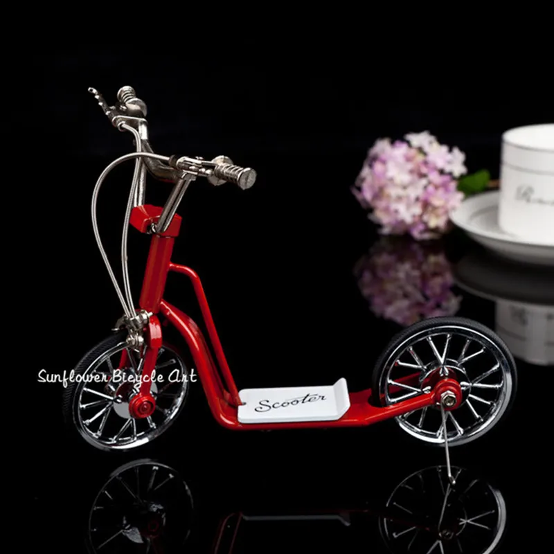 1:10 Simulation Alloy Scooter Model 1/6 1/8 GSC BJD Blyth OB11 Lol Doll House Miniatures Accessories Metal Desktop Ornament Gift