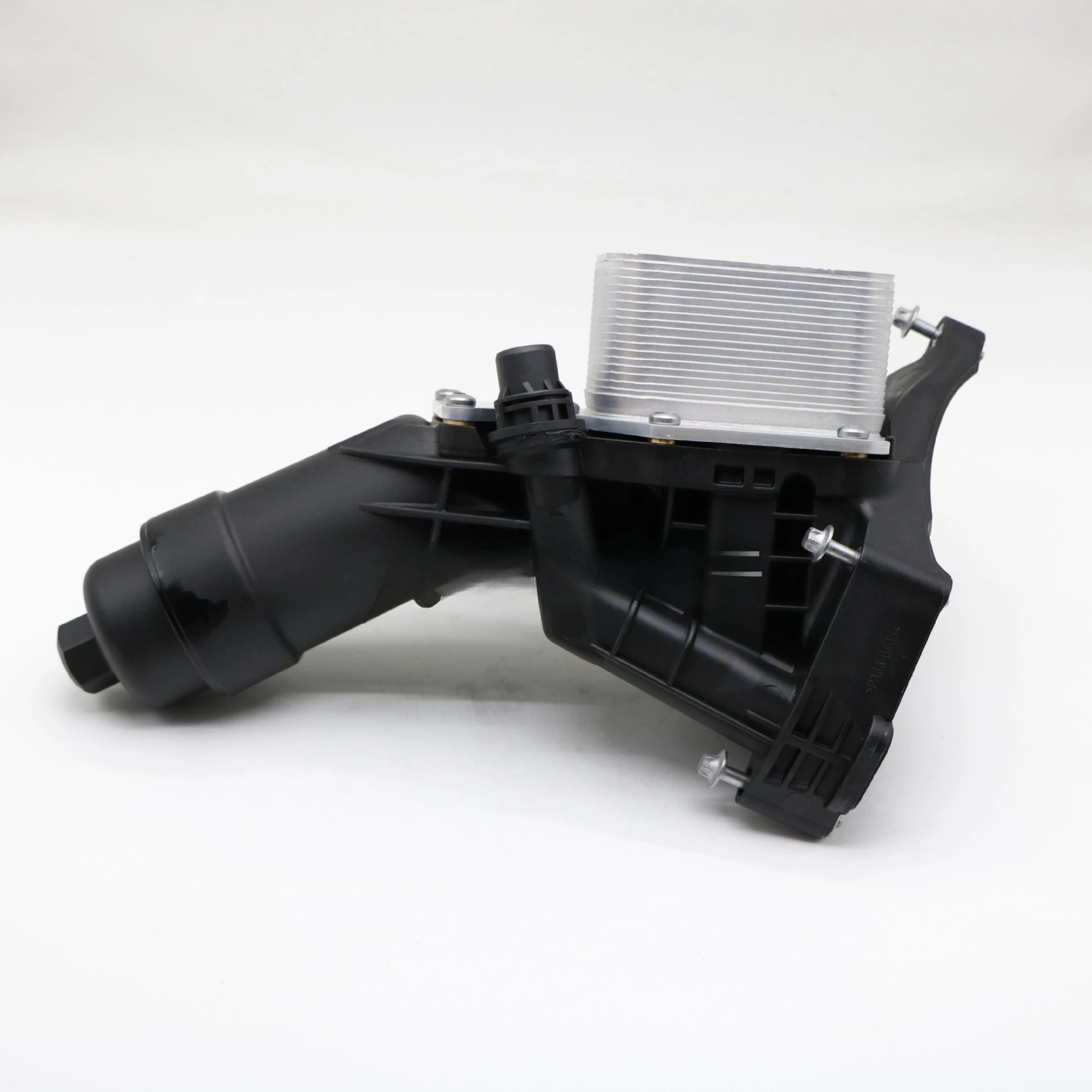 le-standard-pour-les-voitures-est-pour-installer-la-boite-de-vitesses-du-moteur-et-le-radiateur-hd-oc-0528-1