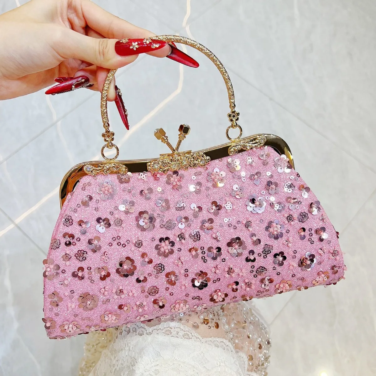 New simple, fashionable and shiny hand banquet bag with diamond bag, dress, one shoulder diagonal span, hand-held cheongsam bag.