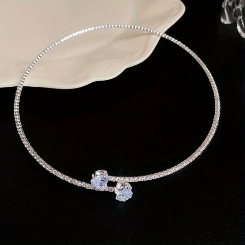 Exquisite Cubic Zirconia Necklace Silver Crystal Necklace Minimalist Collarbone Chain Suitable for Women's Evening Weddings Gift